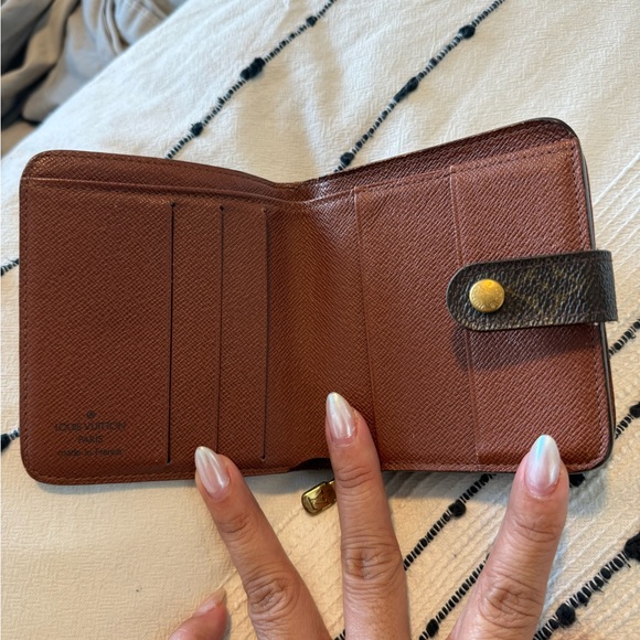 Louis Vuitton Compact Zippe Wallet - Picture 9 of 11